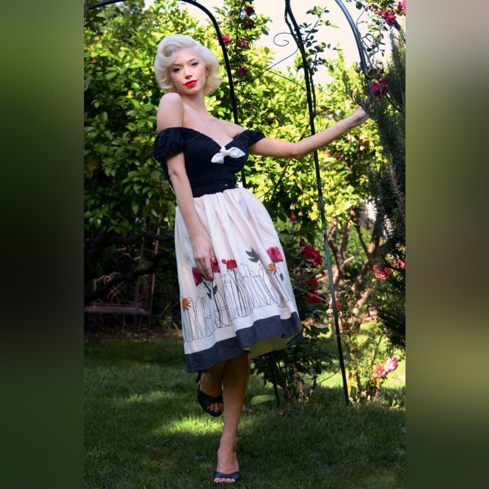 Pinup Couture Natalie Dress in Vases and Roses 3X